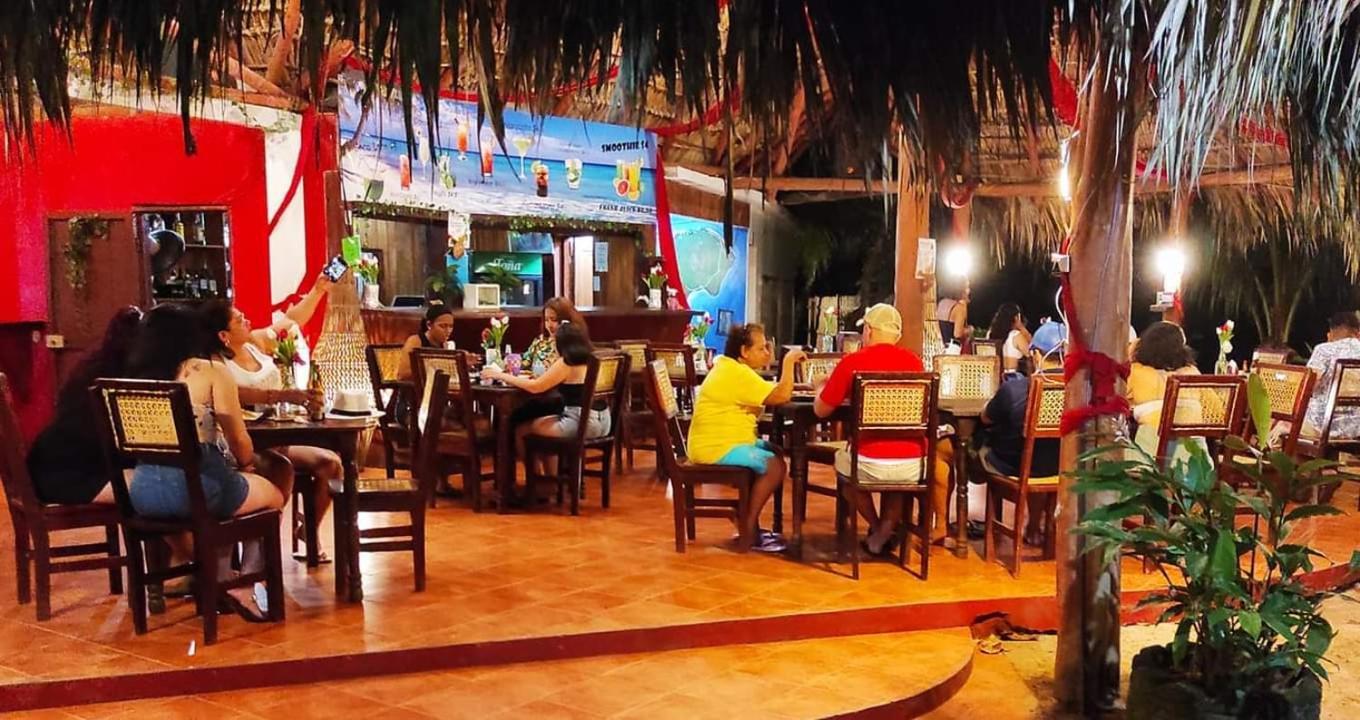 Paraiso Beach Hotel Brig Bay Exterior photo